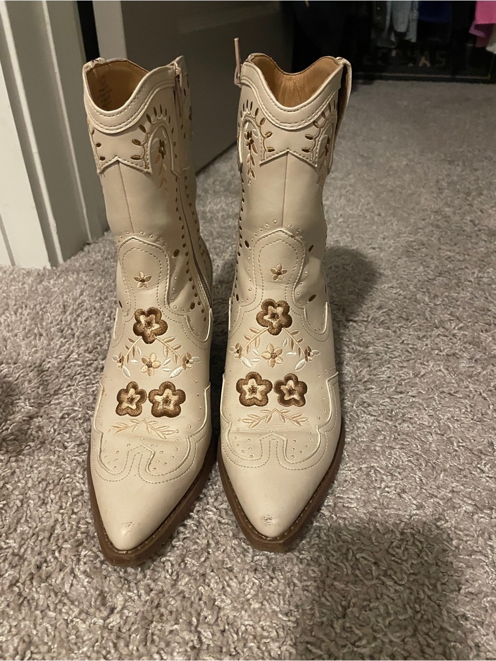 Women’s Embroidered Cream Western Ankle Boots